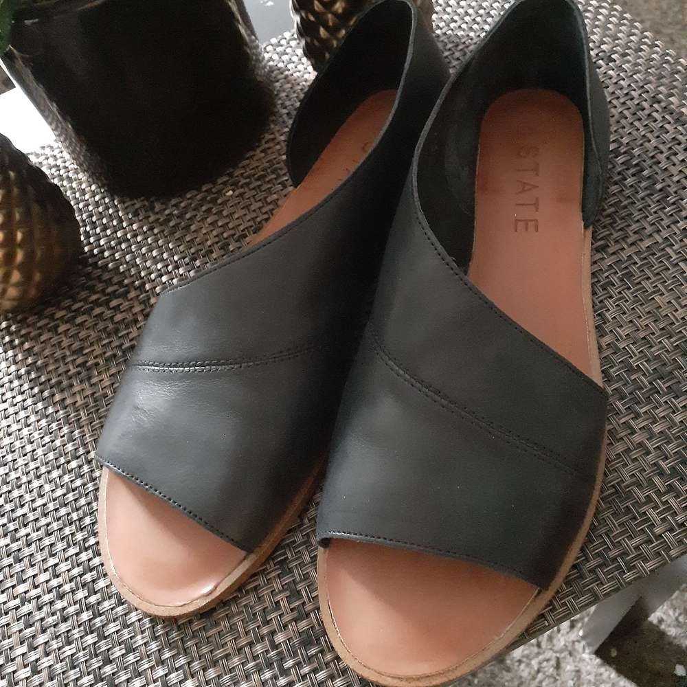 1.STATE Black Leather Celvin Sandals
